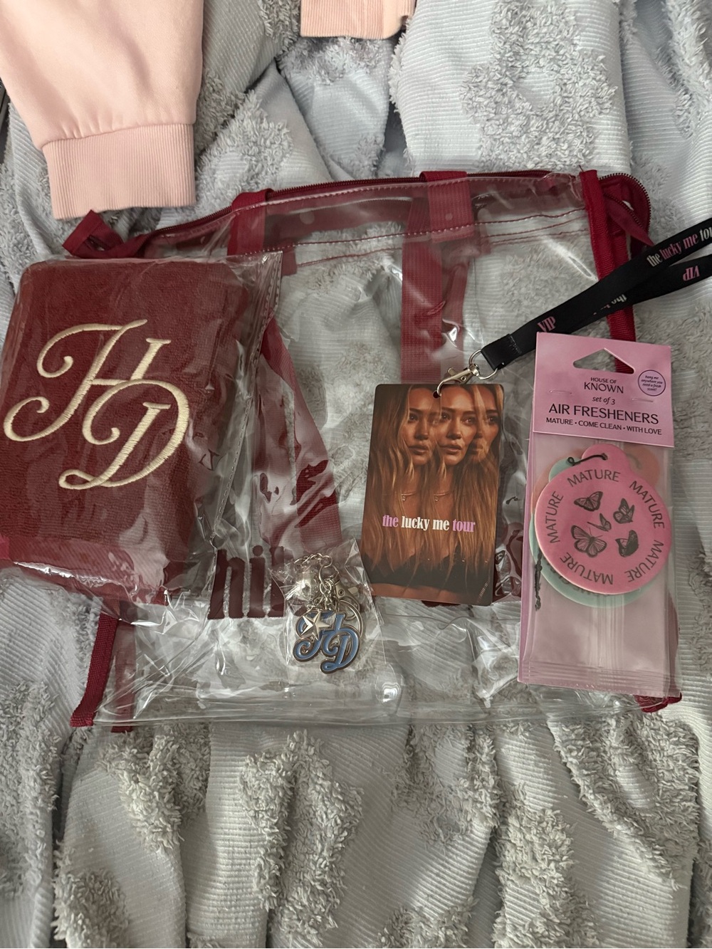 Full Hilary Duff VIP unopened bag PLUS the magnet from the merch booth